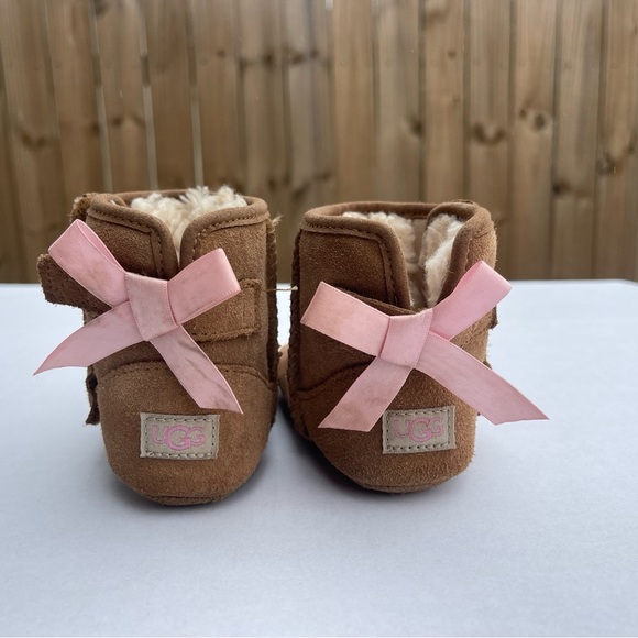 UGG Jesse Bow Children S Fuzzy Comfortable Brown Boot 1018452I Size 04/05 - Picture 4 of 8